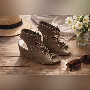 NEW Dolce Vita Lara Lace Up Wedge Sandals Taupe Women's Size 7